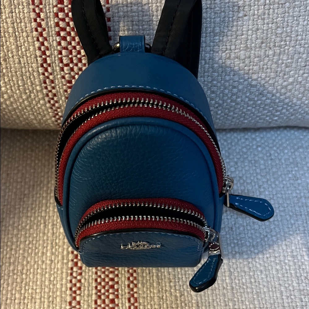 Vintage Coach Teal Leather Backpack/Red Zippered Clip-On Accessory - Picture 4 of 9